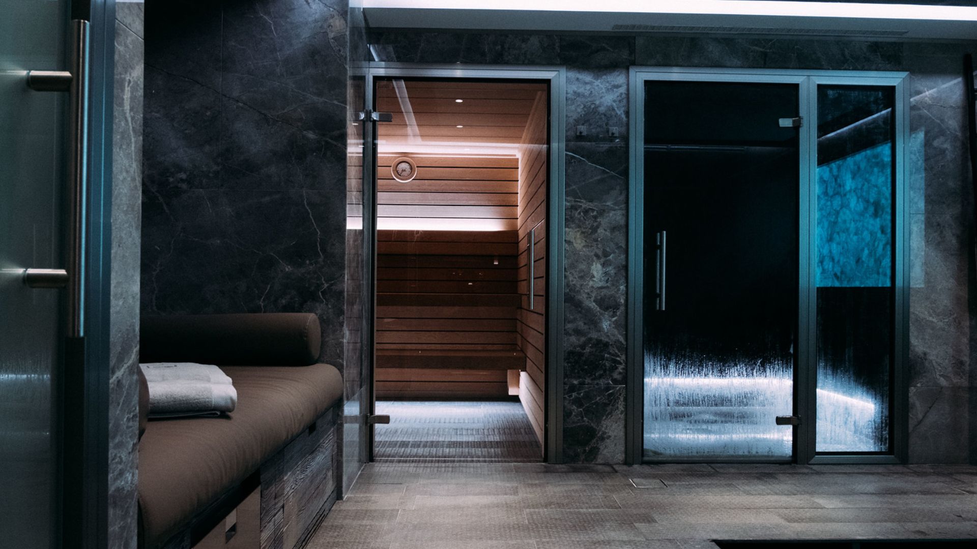 luxury-ski-chalet-courchevel-1850-the-lodge-oxford-ski-comapny-  (27).jpg