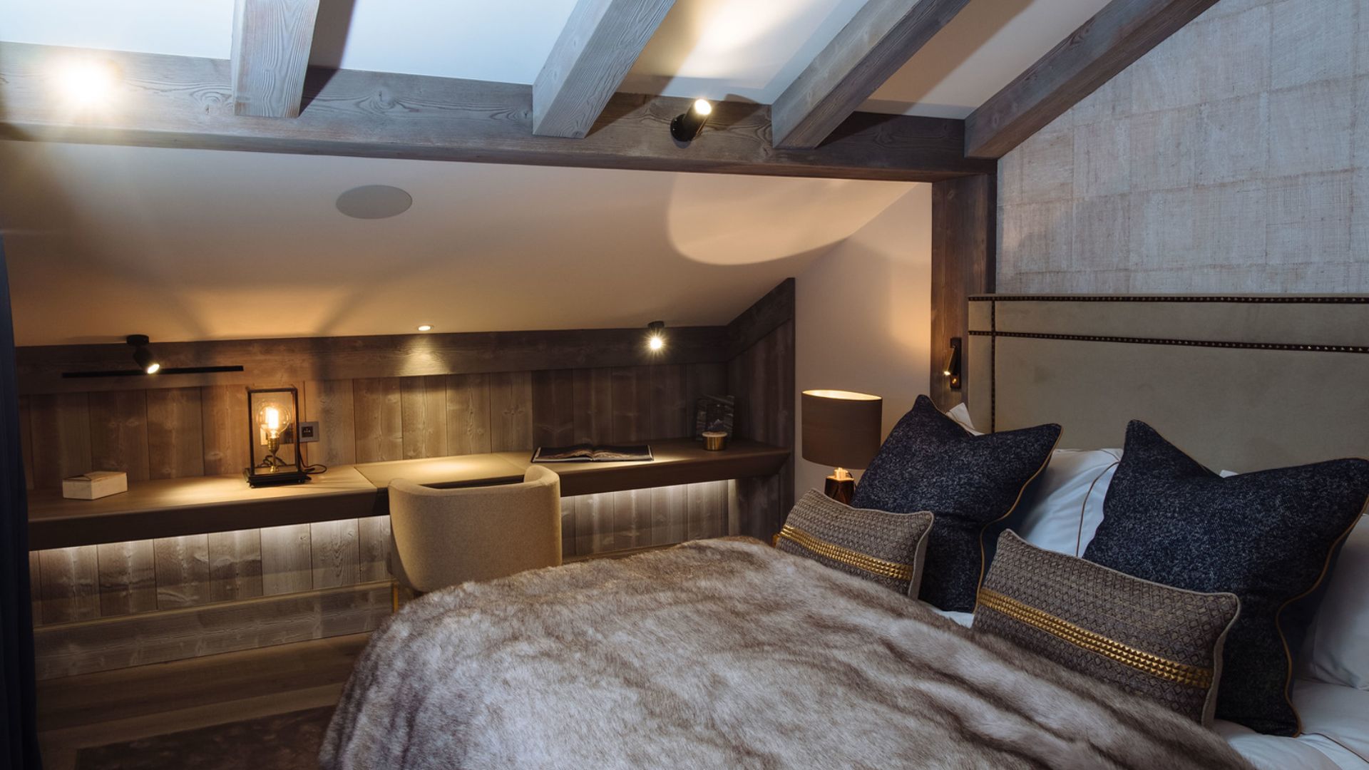 luxury-ski-chalet-courchevel-1850-the-lodge-oxford-ski-comapny-  (28).jpg