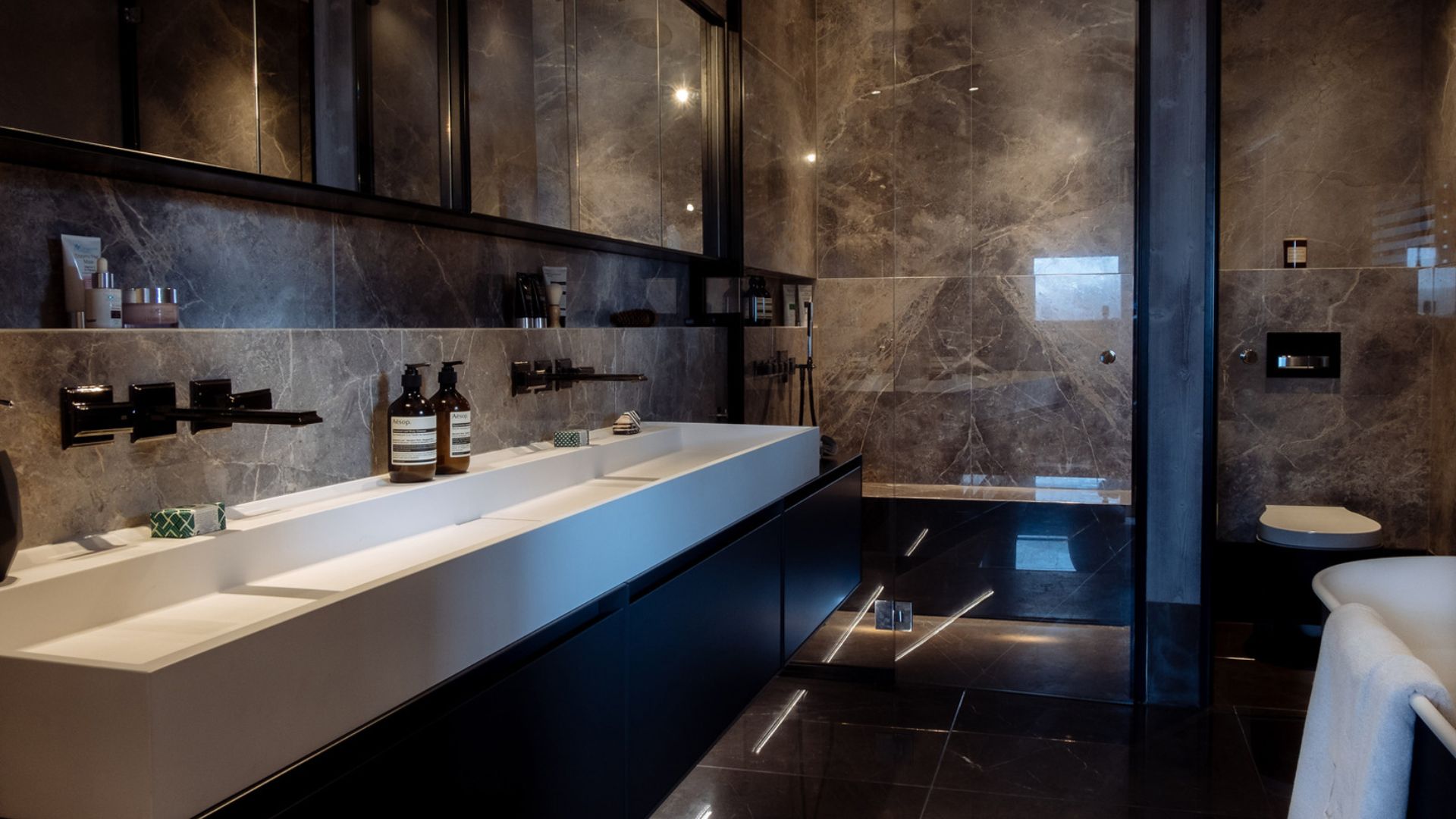 luxury-ski-chalet-courchevel-1850-the-lodge-oxford-ski-comapny-  (31).jpg