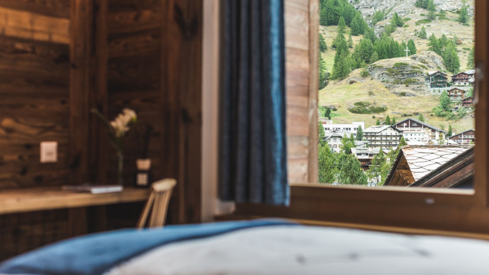 luxury-ski-chalet-zermatt-ti-oxford-ski-bedroom-view.jpg