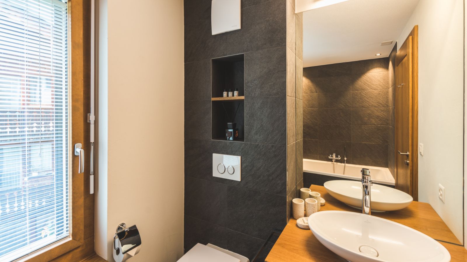 luxury-ski-chalet-zermatt-ti-oxford-ski-bathroom (1).jpg