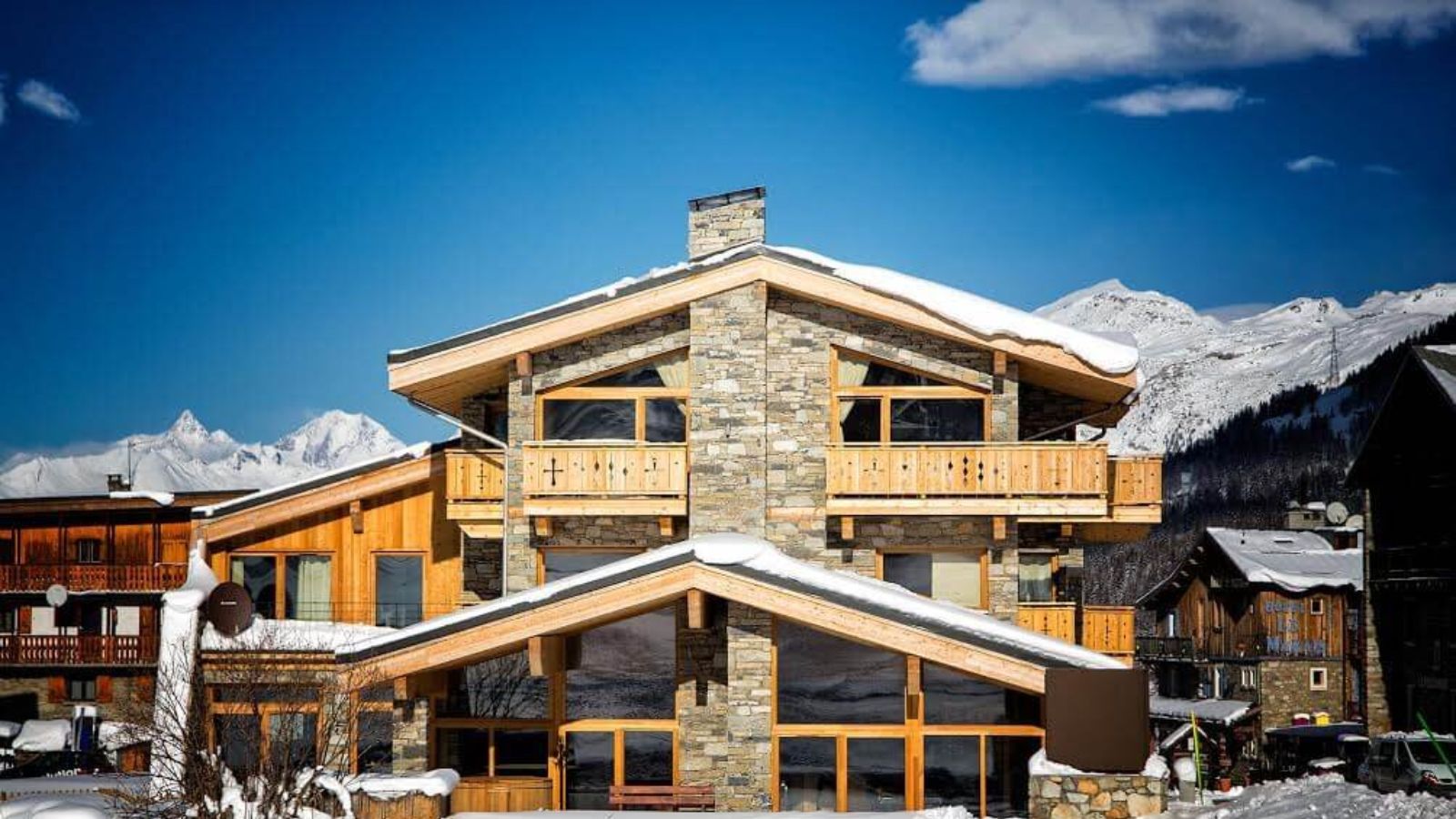 Luxury-ski-chalet-Tignes-chalet-alpinium-1-oxford-ski-exterior.jpg