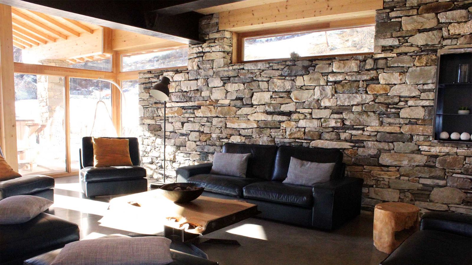 Luxury-ski-chalet-Tignes-chalet-alpinium-1-oxford-ski-living-room-2.jpg