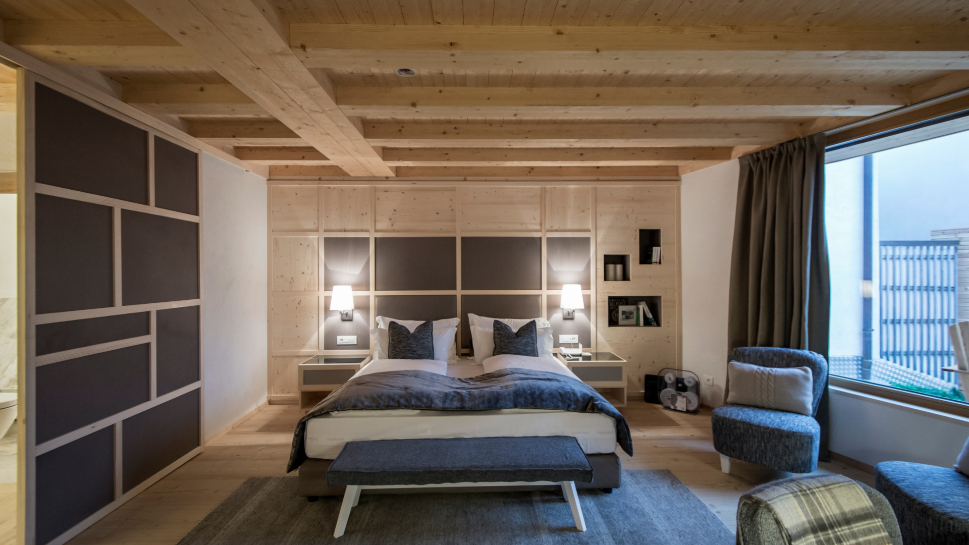 luxury-ski-chalets-san-cassiano-alta-badia-chalet-zeno-oxford-ski-company (4).jpg