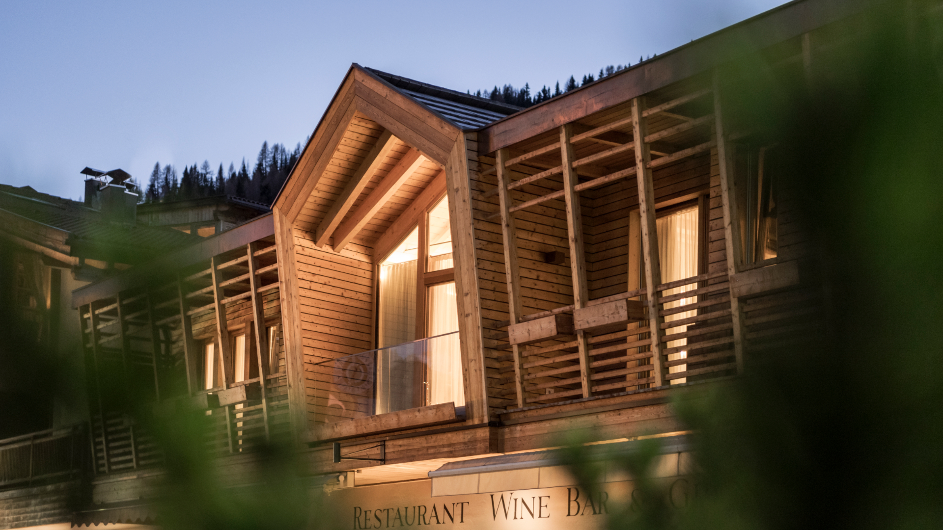 luxury-ski-chalets-san-cassiano-alta-badia-chalet-zeno-oxford-ski-company (5).jpg