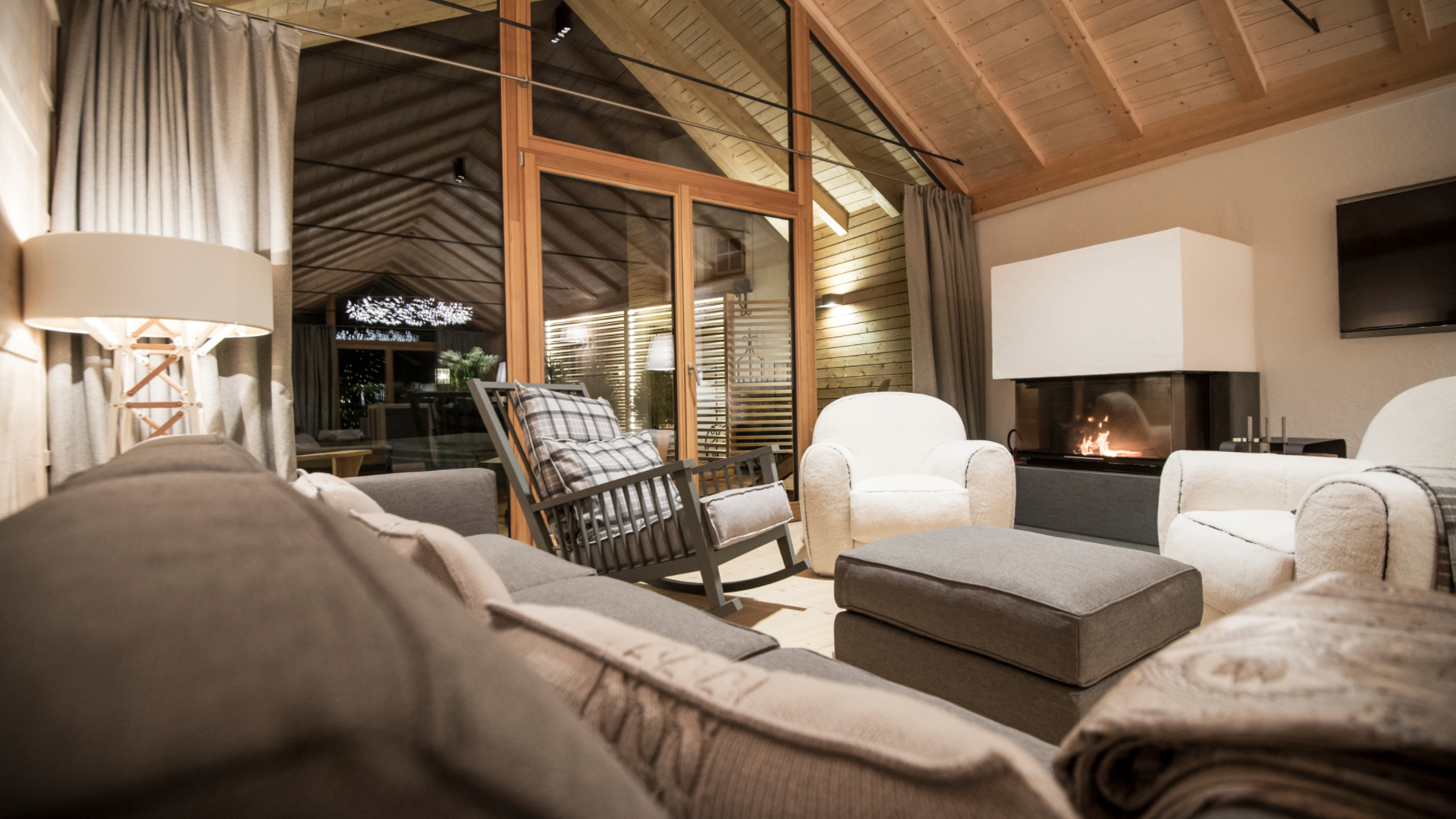 luxury-ski-chalets-san-cassiano-alta-badia-chalet-zeno-oxford-ski-company (6).jpg