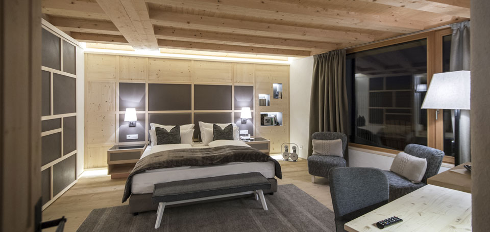 luxury-ski-chalet-san-cassiano-chalet-zeno-oxford-s (4).jpg