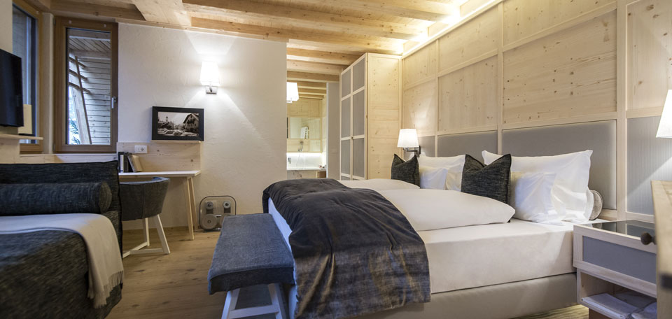 luxury-ski-chalet-san-cassiano-chalet-zeno-oxford-ski (1).jpg