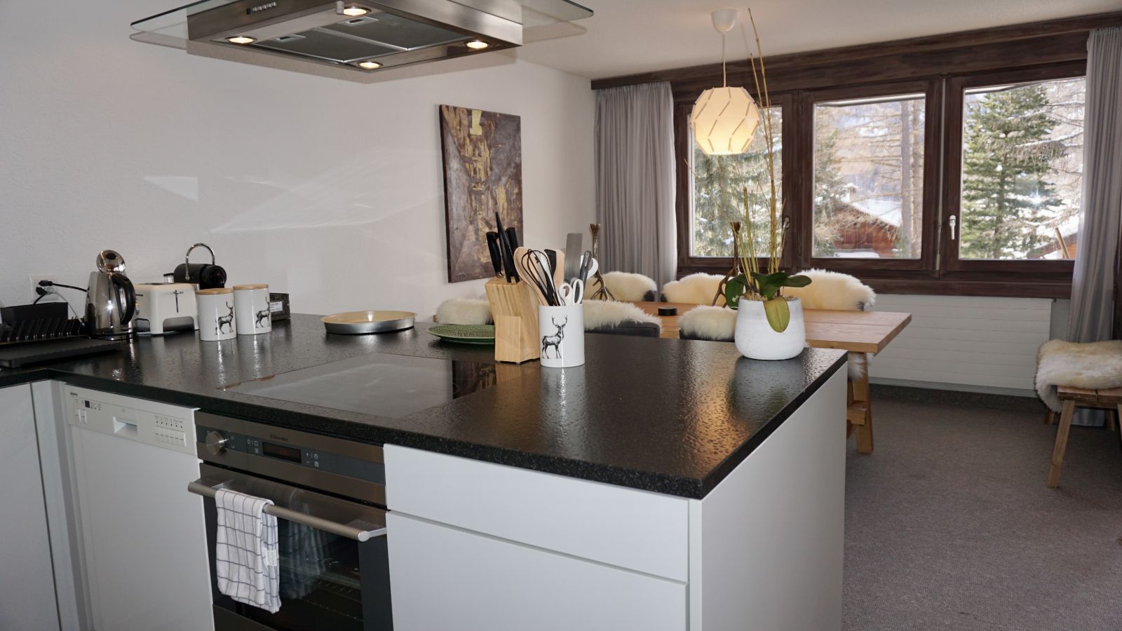 luxury-ski-chalet-zermatt-apartment-turquino-oxford-ski-kitchen.jpeg