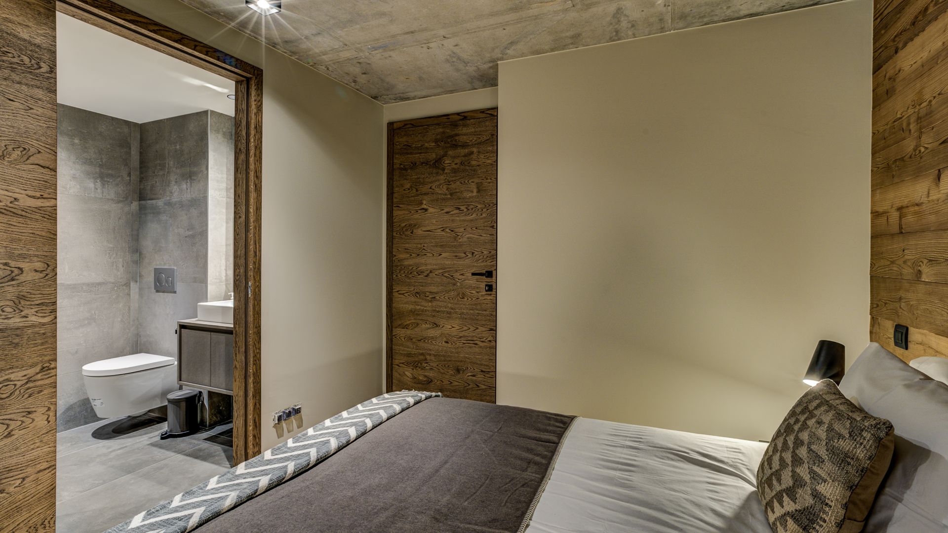 luxury-ski-chalet-chamonix-chalet-rytola-oxford-ski-company- (47).jpg