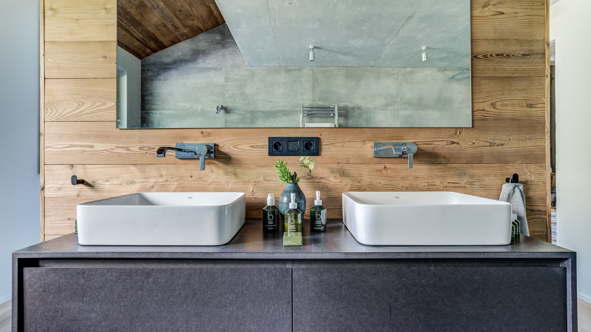 luxury-ski-chalet-chamonix-chalet-rytola-oxford-ski-company- (30).jpg