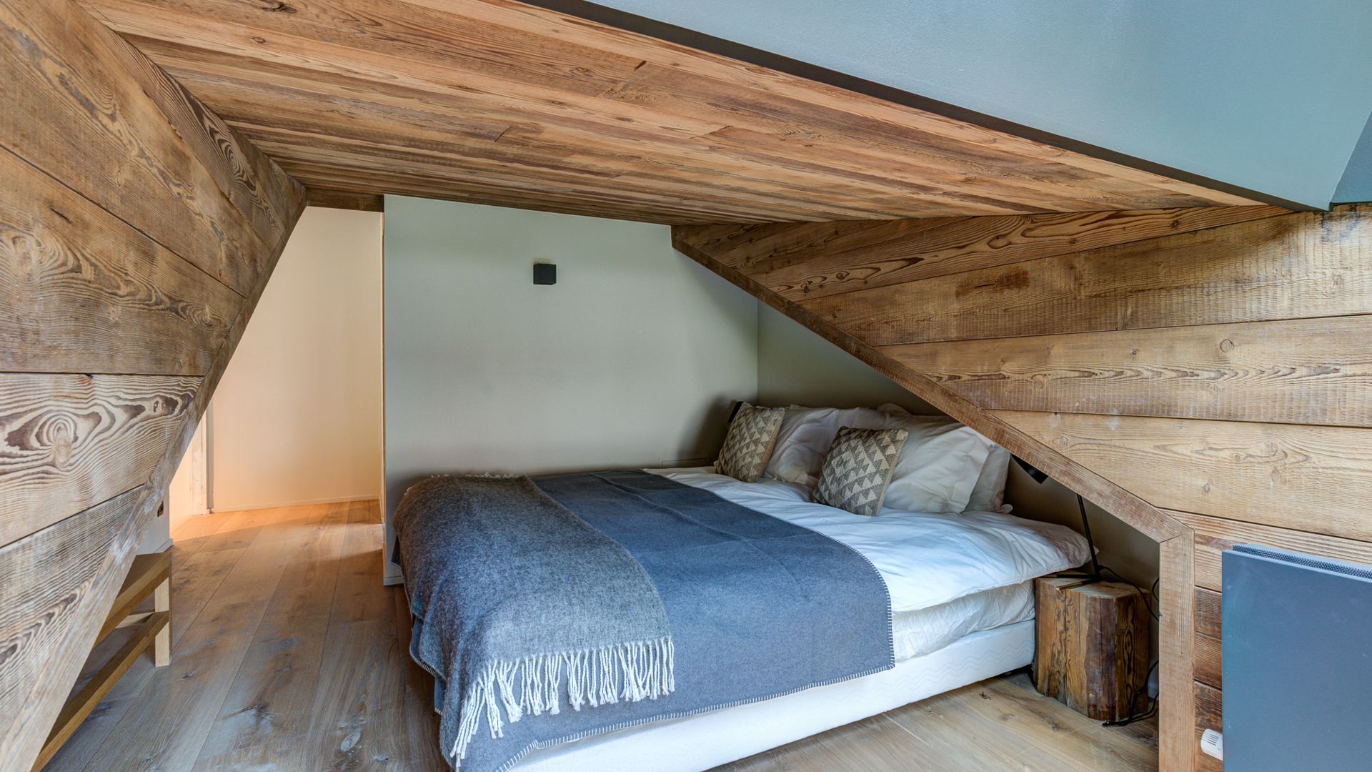 luxury-ski-chalet-chamonix-chalet-rytola-oxford-ski-company- (43).jpg