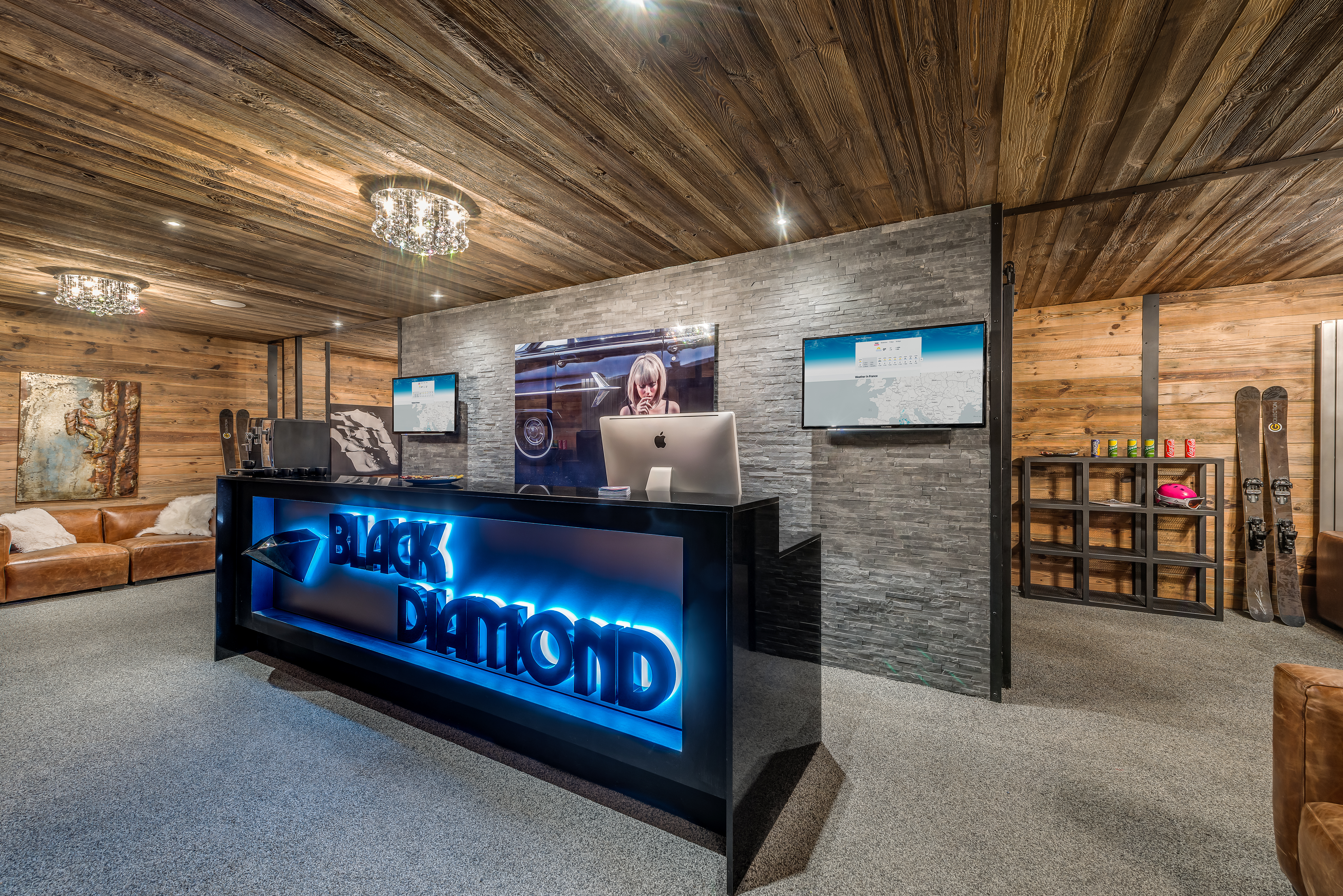 luxury-ski-chalet-tignes-black-diamond-oxford-ski-lobby.jpg