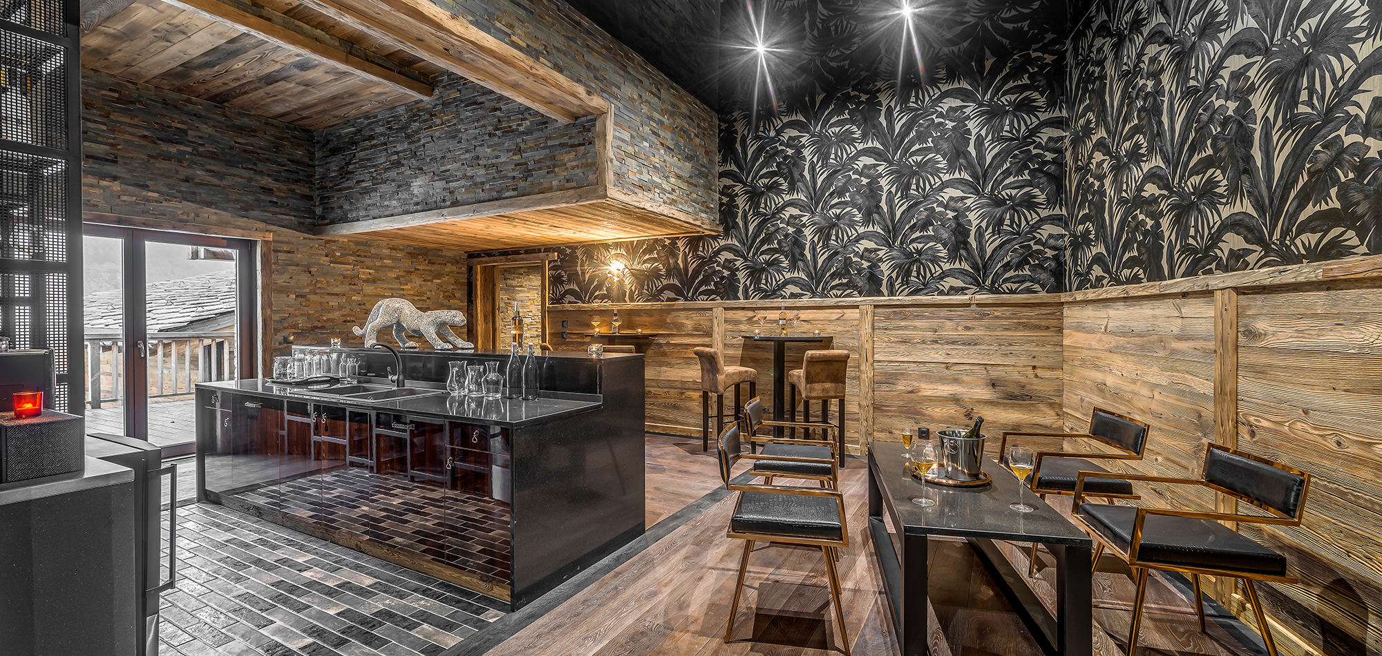 luxury-ski-chalet-tignes-black-diamond-oxford-ski-bar-raven.jpg