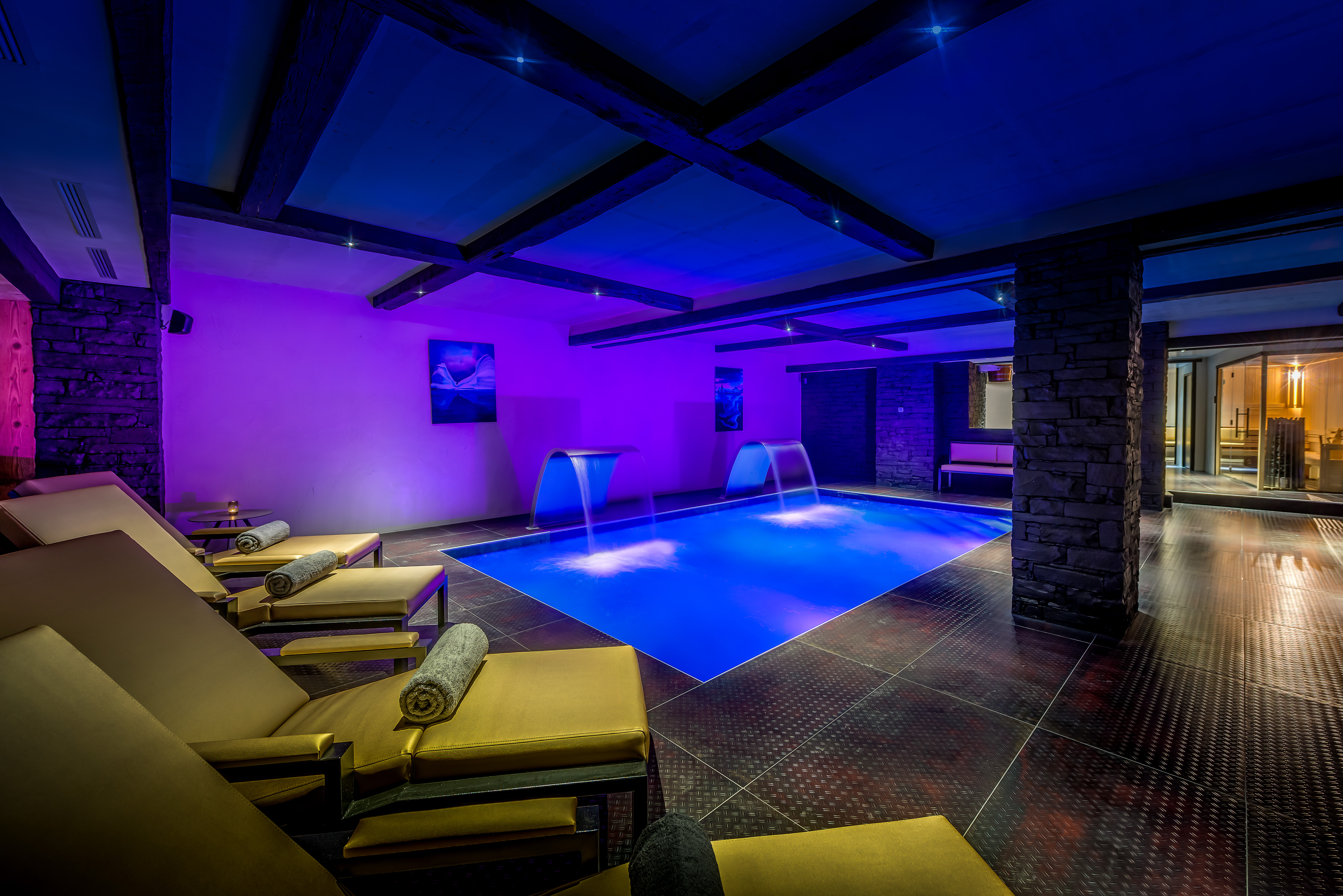 luxury-ski-chalet-tignes-black-diamond-oxford-ski-swimming-pool.jpg