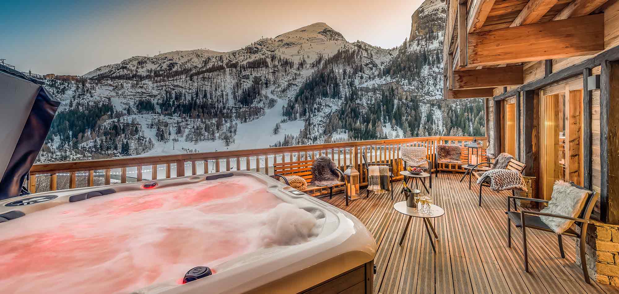 luxury-ski-chalet-tignes-black-diamond-oxford-ski-lobby-outdoor-hot-tub.jpg