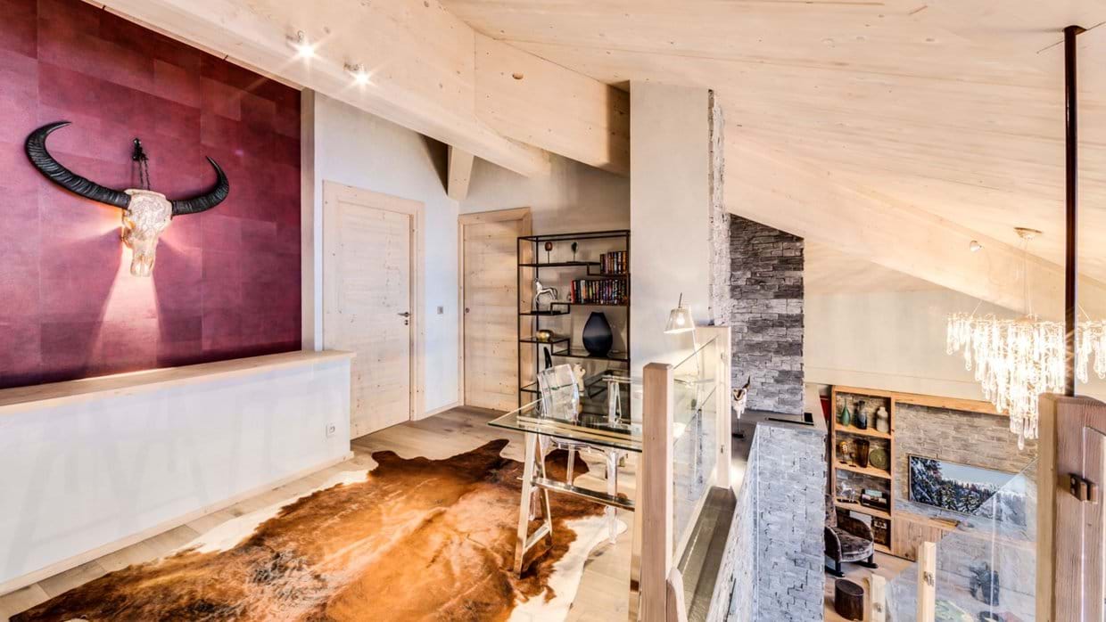 Luxury-ski-chalet-Tignes-cygnaski-penthouse-oxford-ski-upstairs.jpg