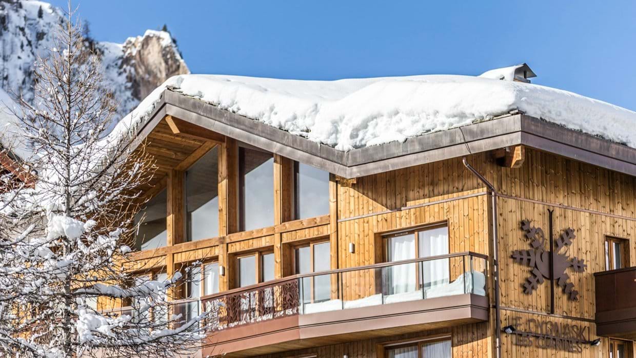 Luxury-ski-chalet-Tignes-cygnaski-penthouse-oxford-ski-exterior.jpg