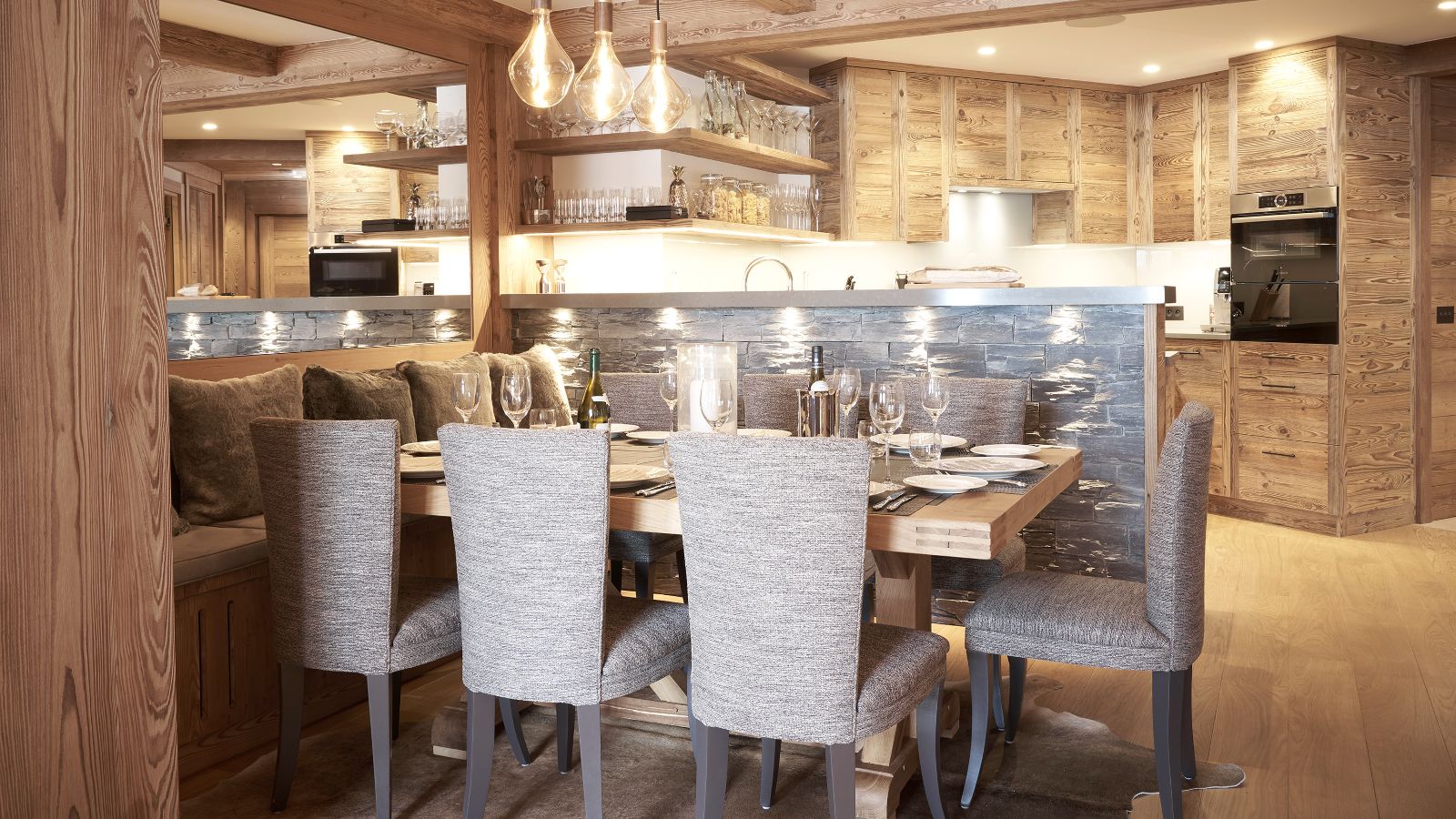Luxury-ski-chalet-Val-d-Isere-choucas-penthouse-oxford-ski-dining-kitchen.jpg