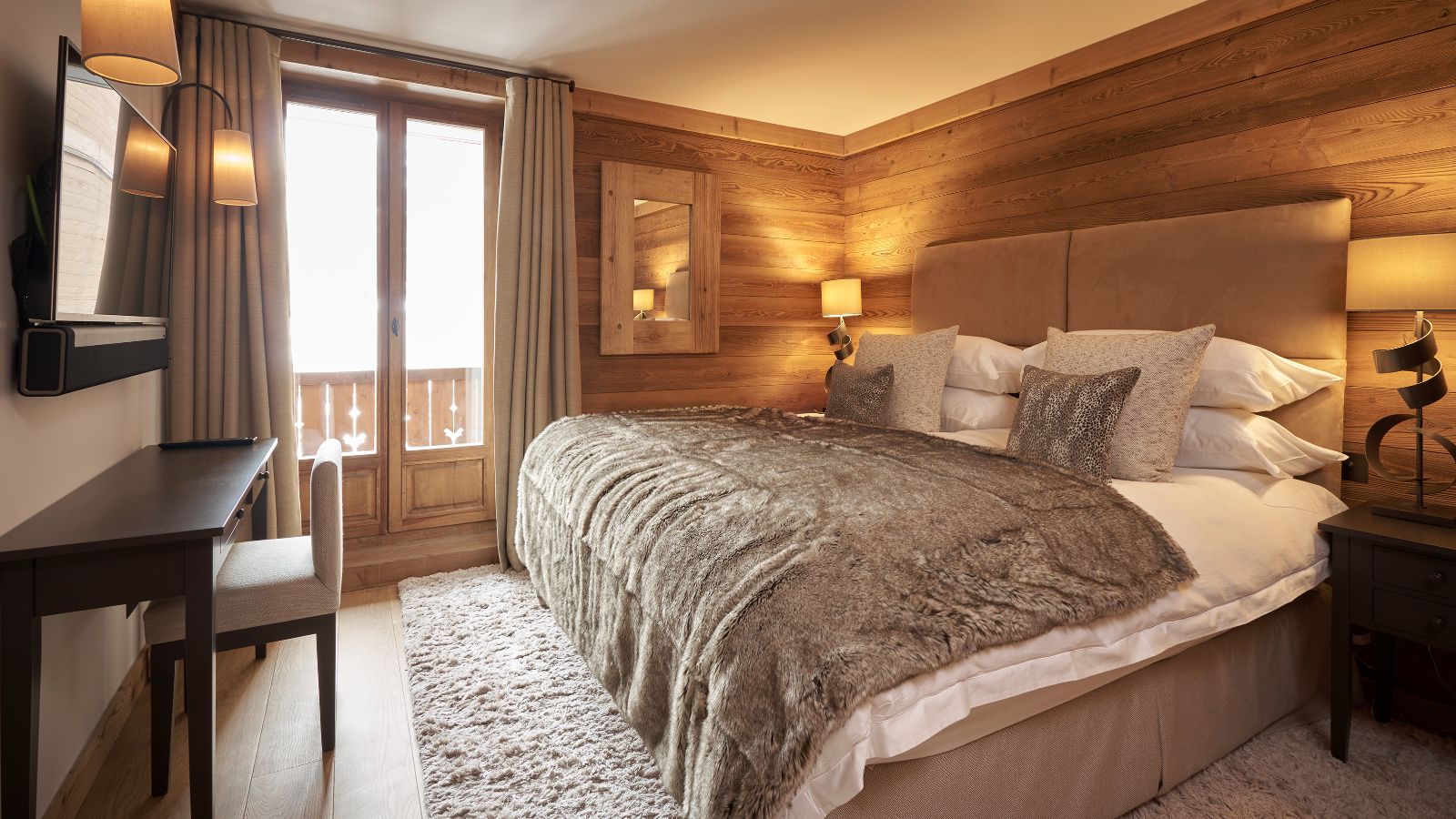 Luxury-ski-chalet-Val-d-Isere-choucas-penthouse-oxford-ski-bedroom-1.jpg