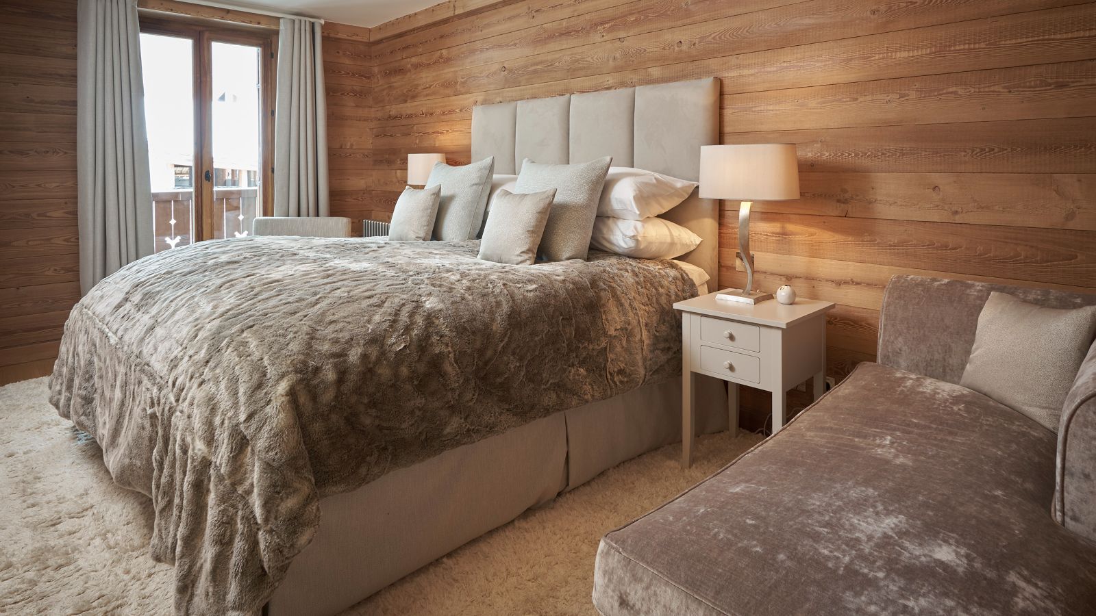 Luxury-ski-chalet-Val-d-Isere-choucas-penthouse-oxford-ski-bedroom-2.jpg