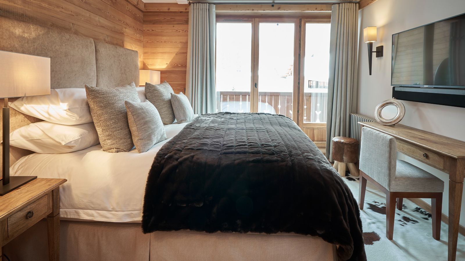 Luxury-ski-chalet-Val-d-Isere-choucas-penthouse-oxford-ski-bedroom-3.jpg