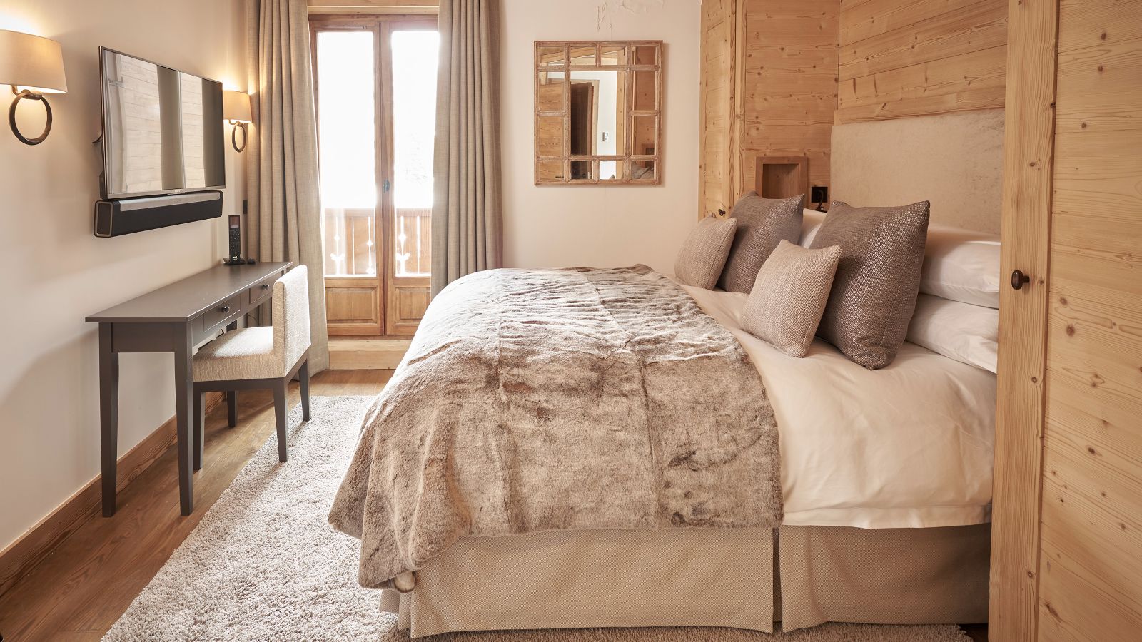 Luxury-ski-chalet-Val-d-Isere-choucas-penthouse-oxford-ski-bedroom.jpg