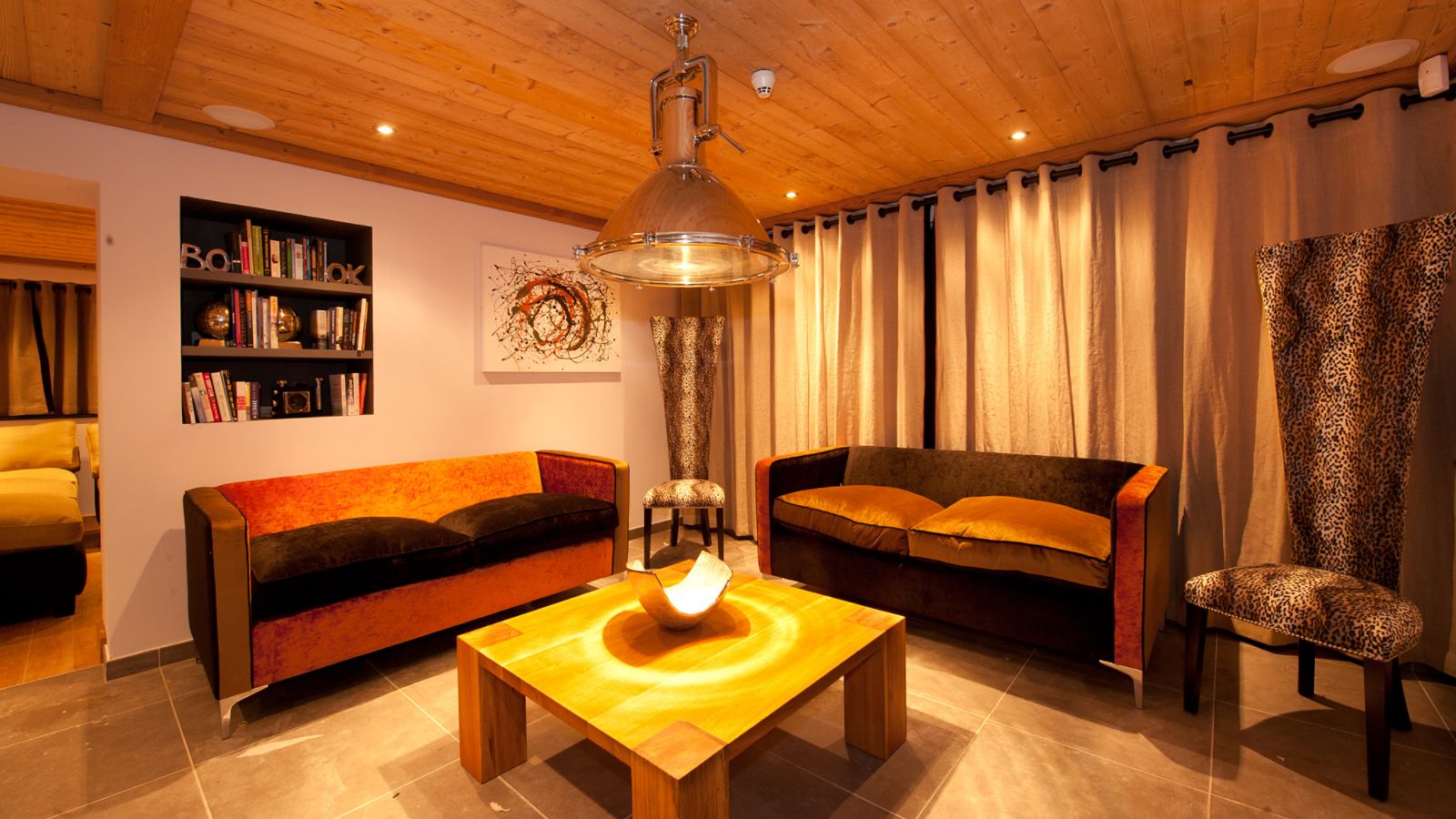 luxury-ski-chalet-les-gets-altitude-lodge-oxford-ski-living (1).jpg