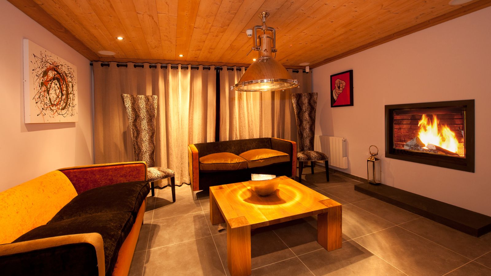 luxury-ski-chalet-les-gets-altitude-lodge-oxford-ski-living (2).jpg