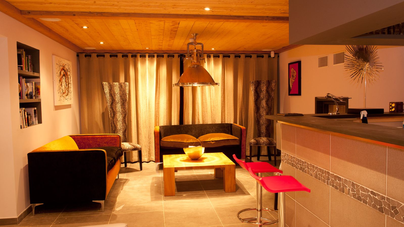 luxury-ski-chalet-les-gets-altitude-lodge-oxford-ski-living (3).jpg