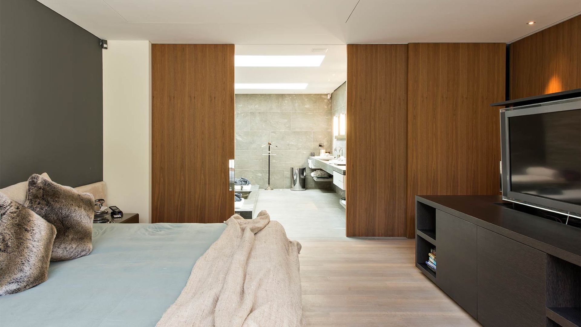 luxury-ski-chalets-st-mortiz-the-loft-oxford-ski-company (9).jpg