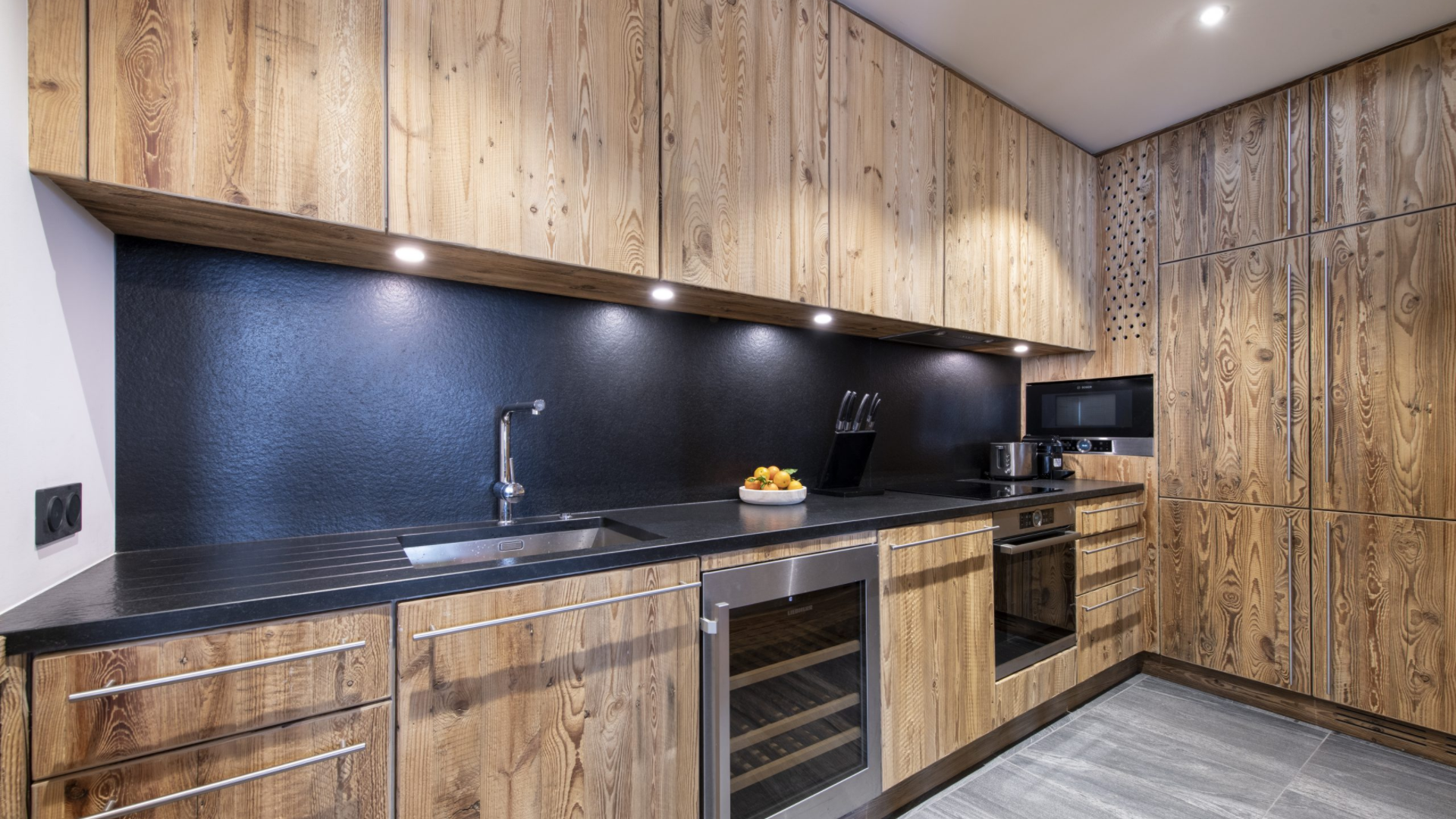 luxury-ski-chalet-valdisere-inuit-oxford-ski-company- kitchen.jpg
