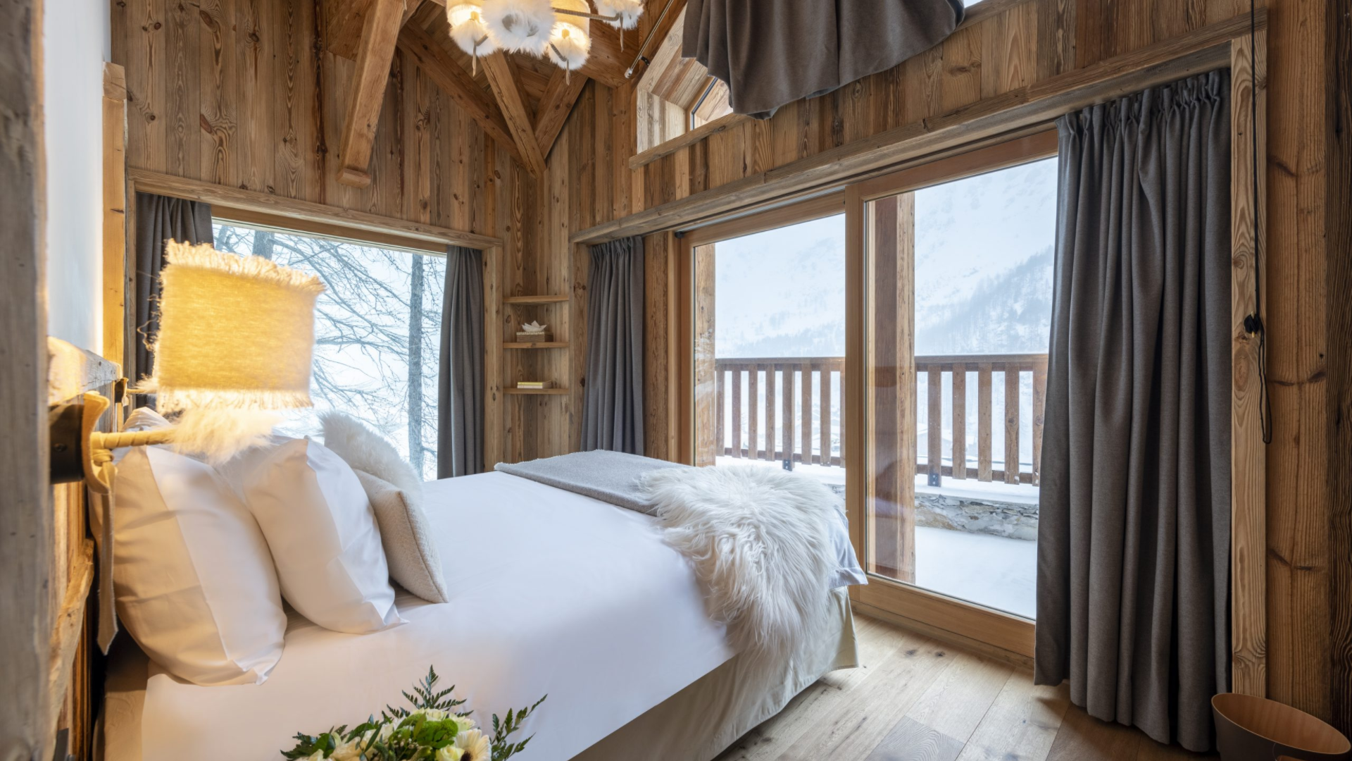 luxury-ski-chalet-valdisere-inuit-oxford-ski-company-bedroom3.jpg