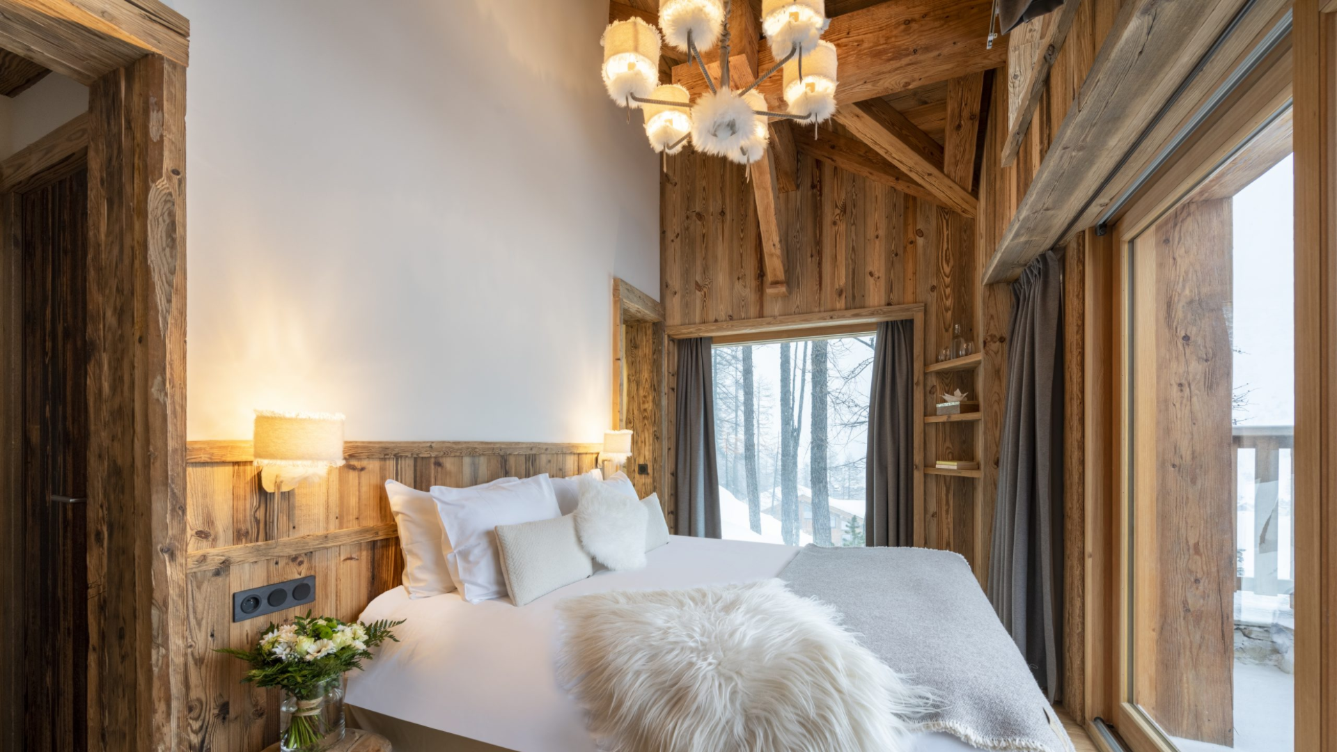luxury-ski-chalet-valdisere-inuit-oxford-ski-company-bedroom5.jpg