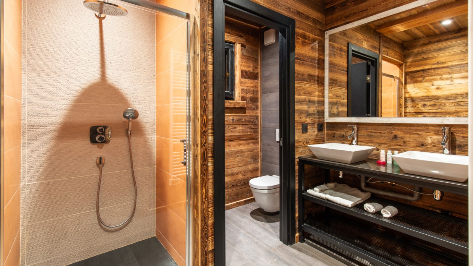 Luxury-ski-chalet-Tignes-Monts-oxford-ski-bathroom.jpg
