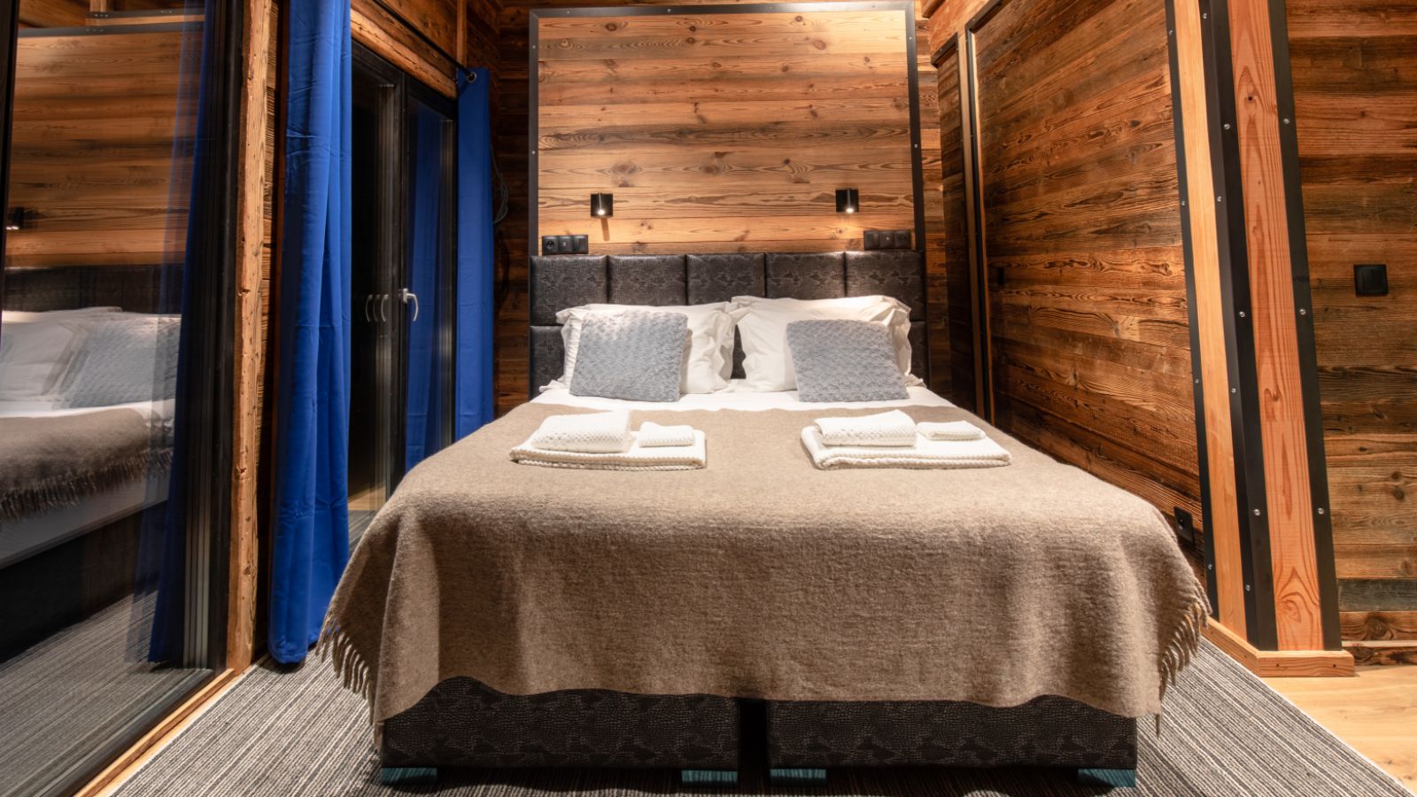 Luxury-ski-chalet-Tignes-Monts-oxford-ski-bedroom.jpg