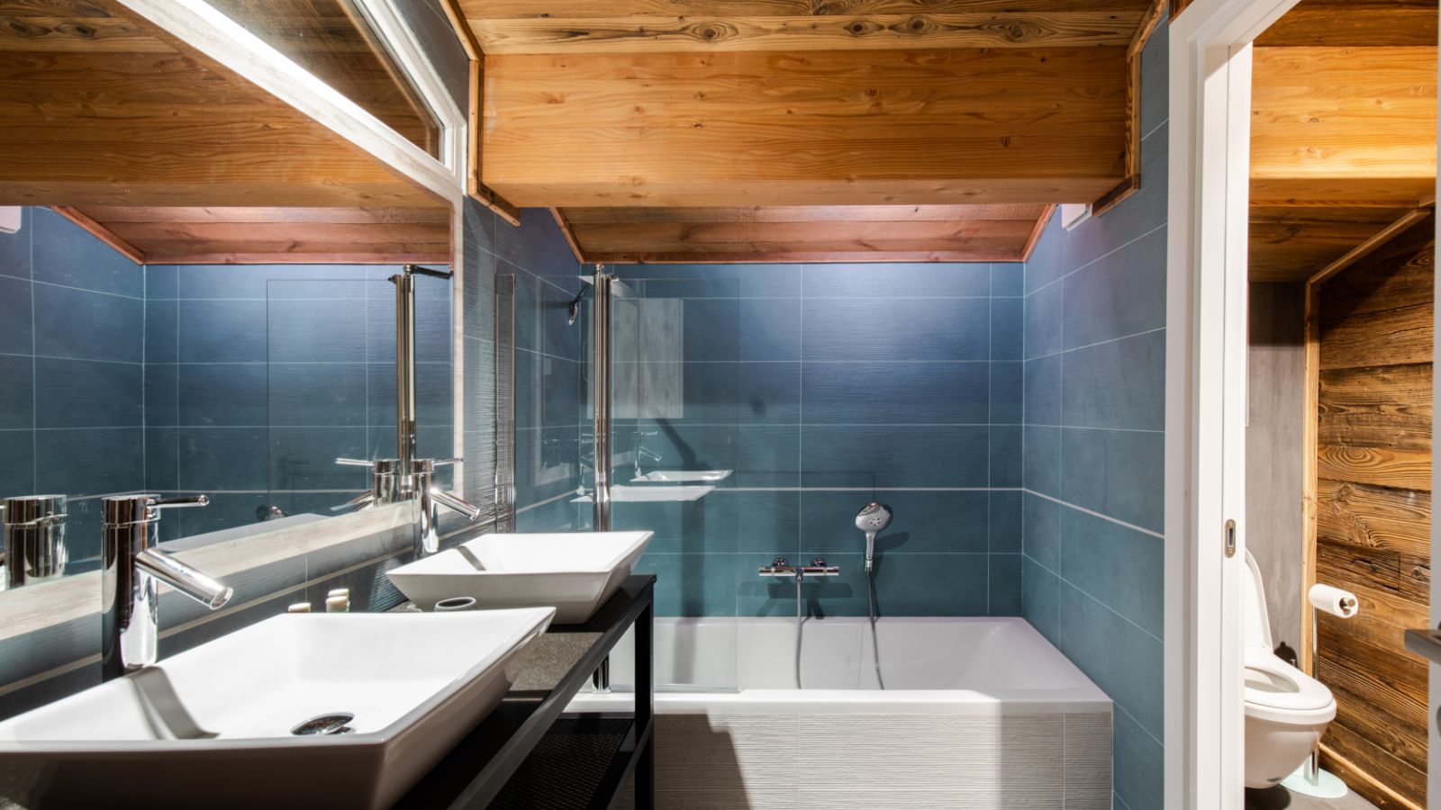 Luxury-ski-chalet-Tignes-Merveilles-oxford-ski-bathroom.jpg