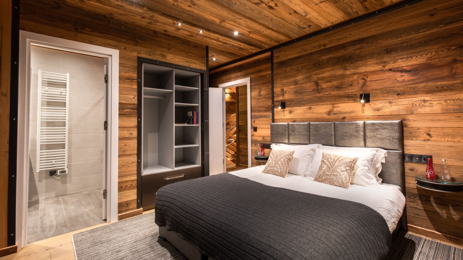 Luxury-ski-chalet-Tignes-Merveilles-oxford-ski-bedroom 5.jpg
