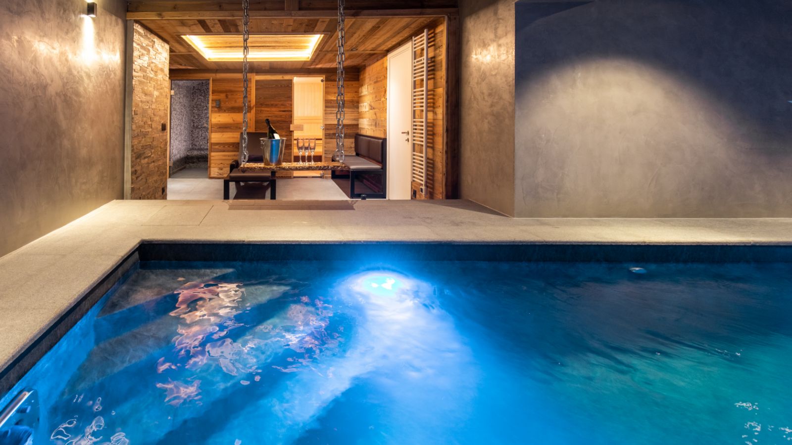 Luxury-ski-chalet-Tignes-Merveilles-oxford-ski-pool.jpg