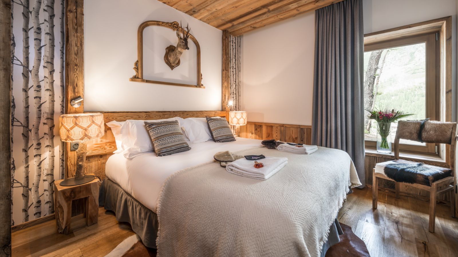 luxury-ski-chalet-valdisere-inoko-oxford-ski-bedroom (1).jpg