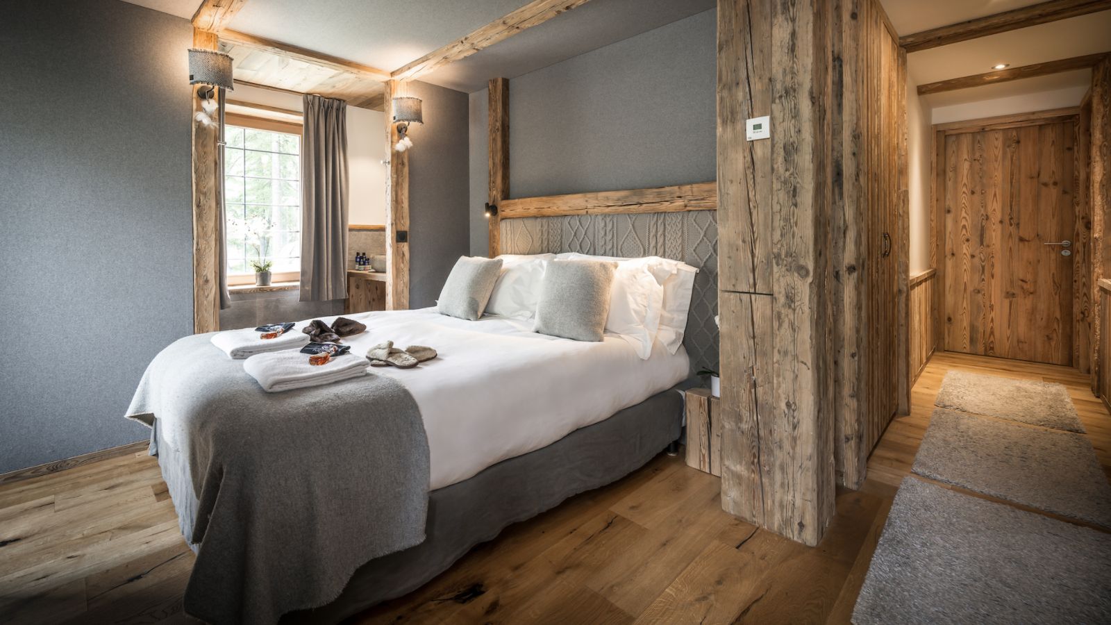 luxury-ski-chalet-valdisere-inoko-oxford-ski-bedroom (3).jpg