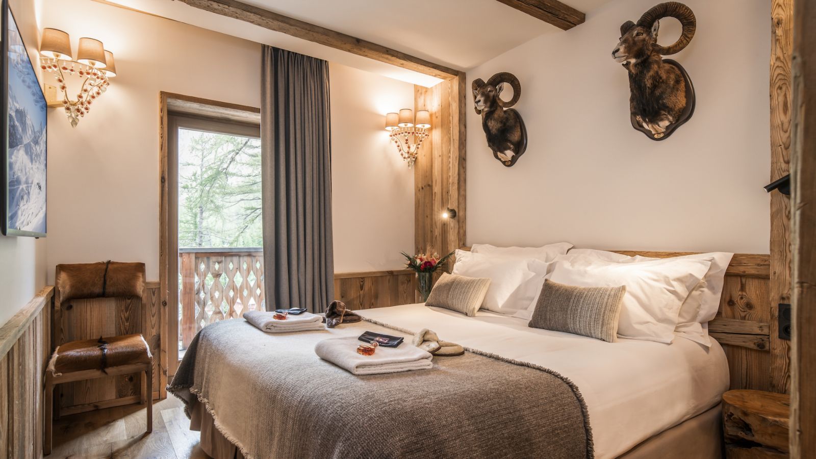 luxury-ski-chalet-valdisere-inoko-oxford-ski-bedroom (5).jpg