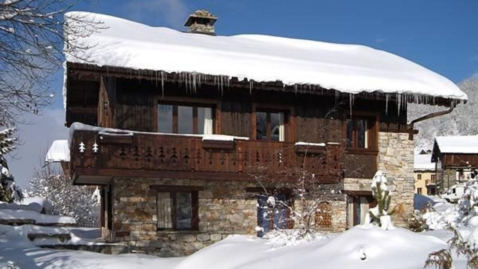 luxury-ski-chalet-meribel-du-guide-oxford-ski-exterior (1).JPG