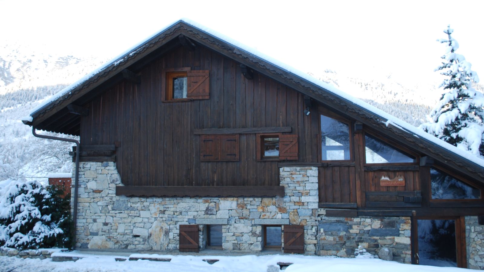 luxury-ski-chalet-meribel-du-guide-oxford-ski-exterior (2).JPG