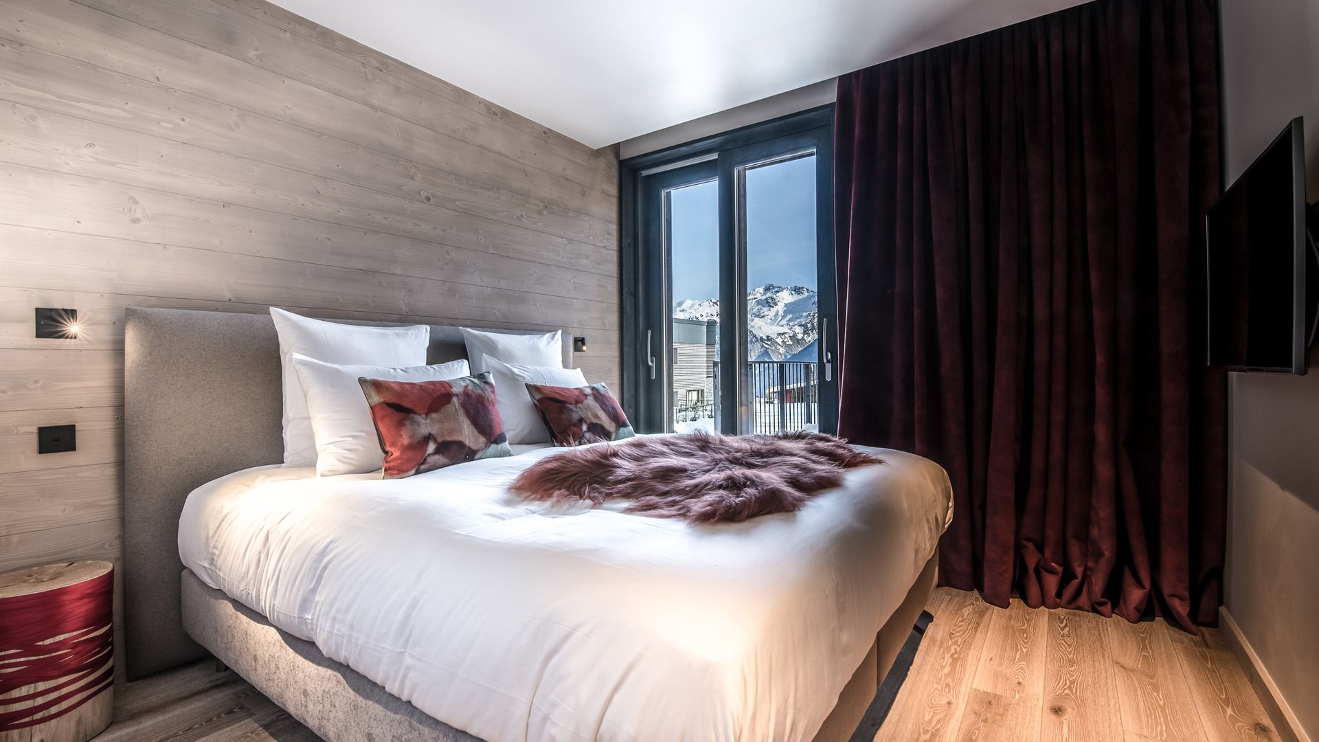 luxury-ski-chalet-courchevel-super-g-oxford-ski-company (6).jpg