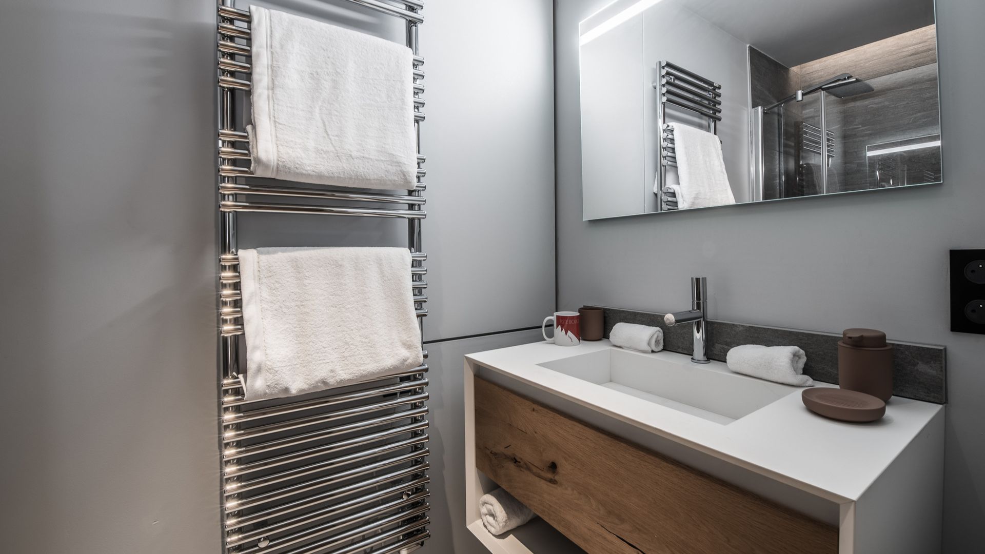 luxury-ski-chalet-courchevel-super-g-oxford-ski-company (7).jpg