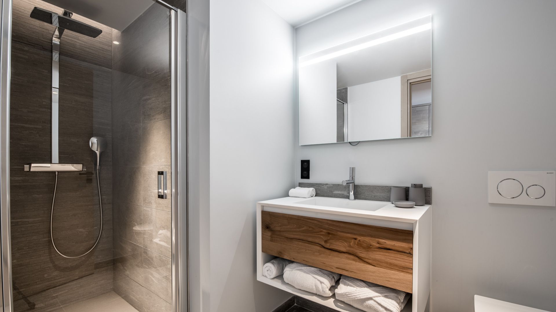 luxury-ski-chalet-courchevel-super-g-oxford-ski-company (9).jpg