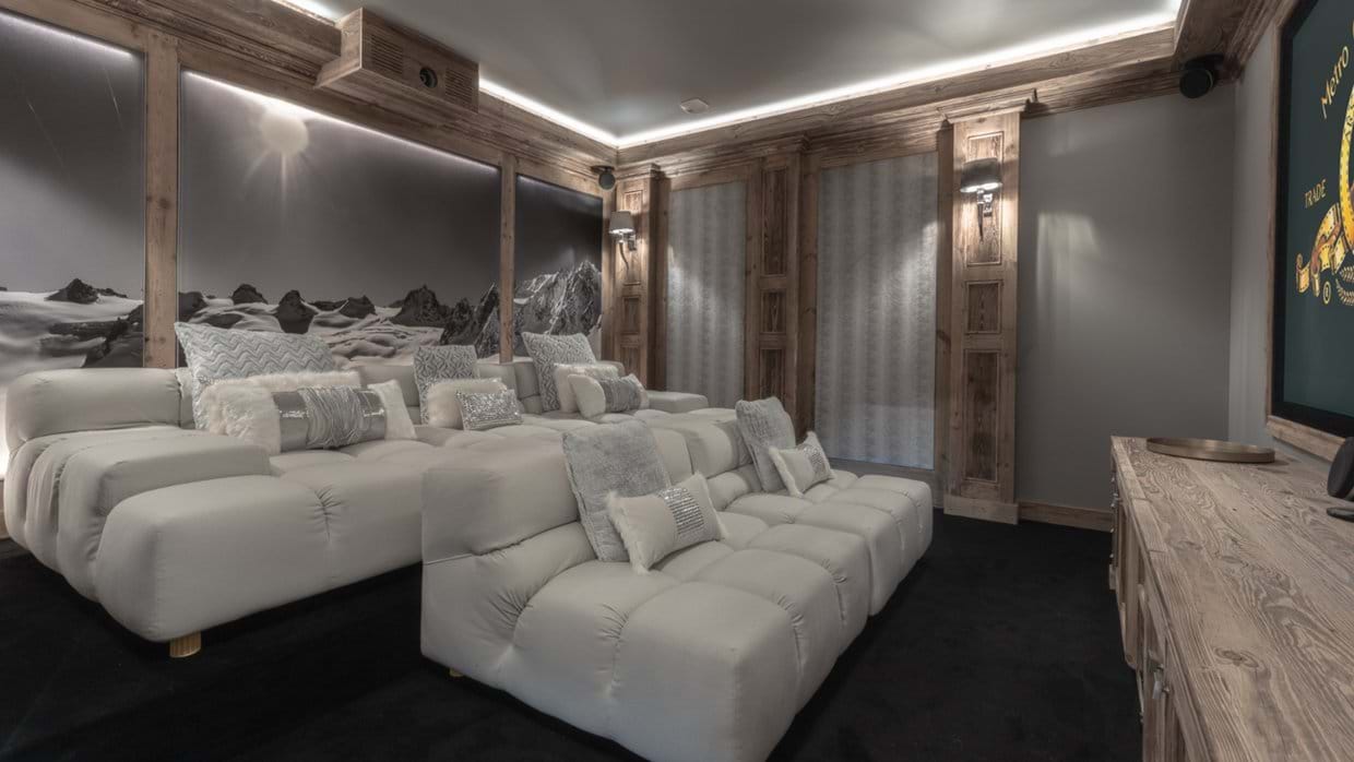luxury-chalet-infinity-oxford-ski-cinema.jpg