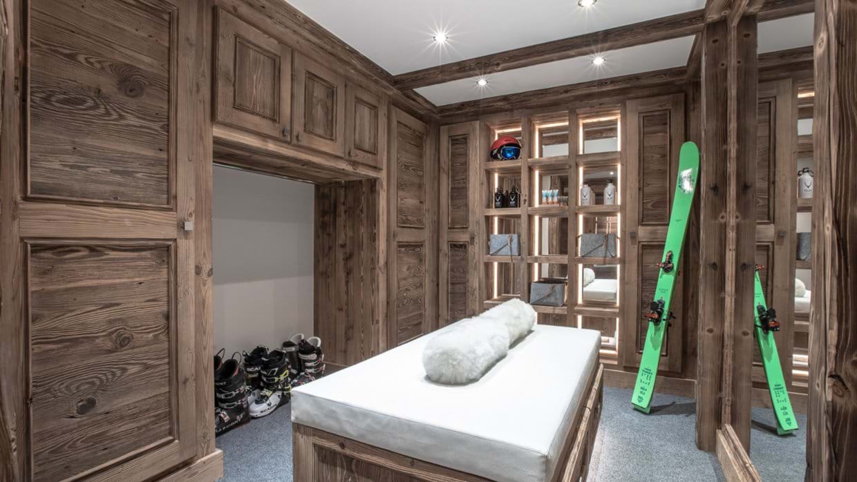luxury-chalet-infinity-oxford-ski-massage2.jpg