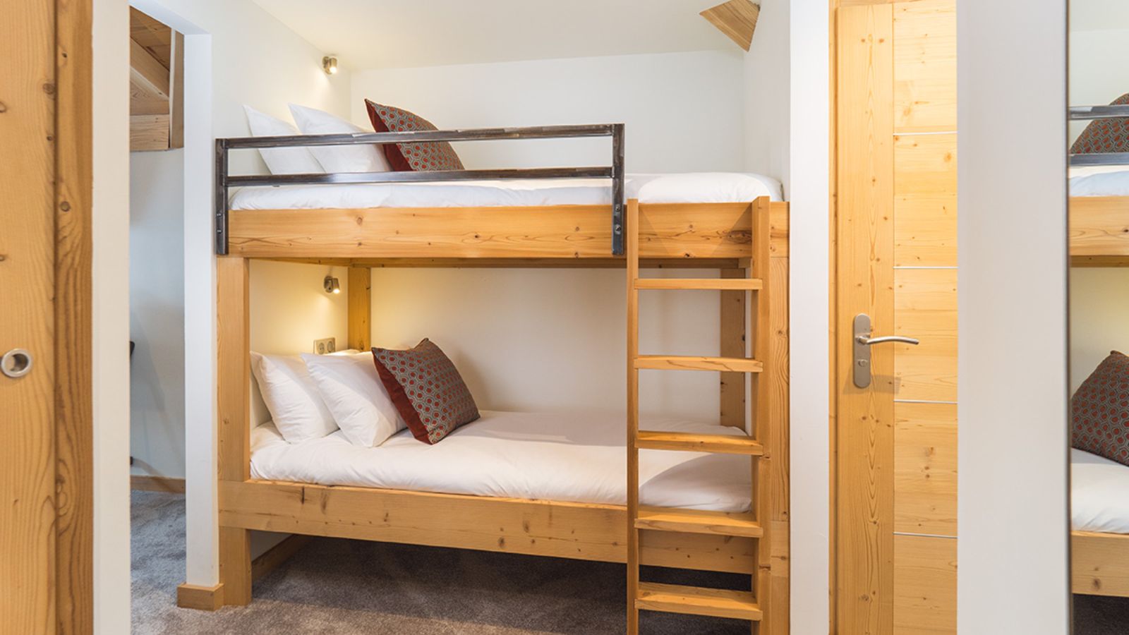 luxury-ski-chalet-morzine-col (17).jpg